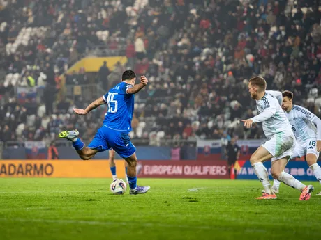 Na snímke hráč Slovenska Dávid Strelec (15) počas kvalifikačného zápasu na Majstrovstvá sveta 2026 medzi Slovenskom a Severným Írskom v Košiciach.