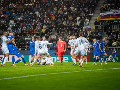 Na snímke hráč Slovenska Tomáš Bobček (8) striela prvý gól Slovenska počas kvalifikačného zápasu na Majstrovstvá sveta 2026 medzi Slovenskom a Severným Írskom v Košiciach.