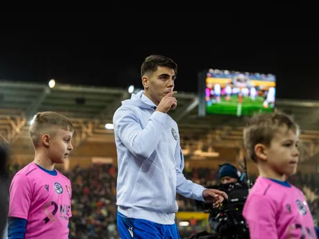 Na snímke hráč Slovenska Adam Obert (4) počas kvalifikačného zápasu na Majstrovstvá sveta 2026 medzi Slovenskom a Severným Írskom v Košiciach.