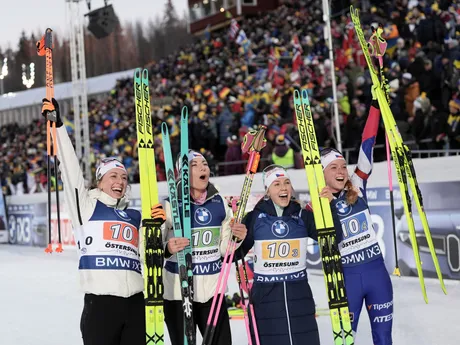 Radosť českých biatlonistiek po štafete v Östersunde