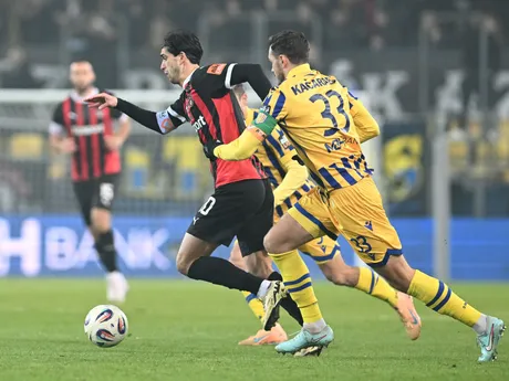 Vpravo hráč DAC Taras Kačaraba a hráč Trnavy Luka Khorkeli