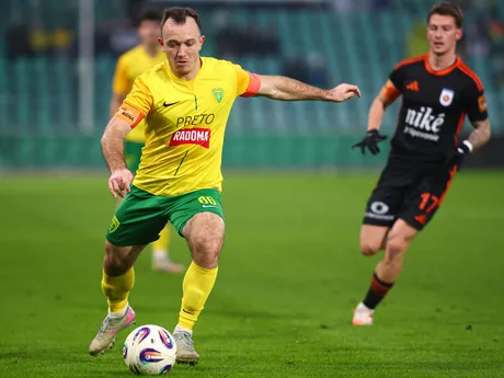 V popredí s loptou Miroslav Káčer (Žilina) 