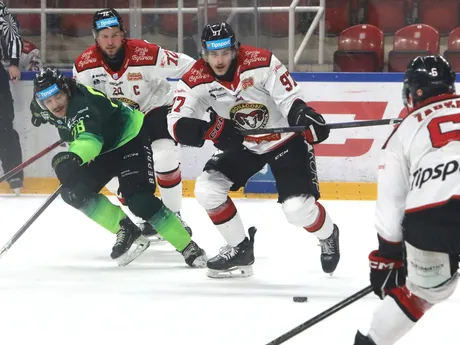 Sebastián Šmída (Žilina) a Stanislav Gron (Banská Bystrica) počas 26. kola hokejovej Tipsport ligy HC MONACObet Banská Bystrica - Vlci Žilina.