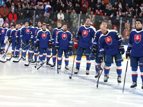 Na snímke slovenská reprezentácia pred zápasom Vianočného Kaufland Cupu v hokeji Slovensko - Nórsko v Banskej Bystrici.