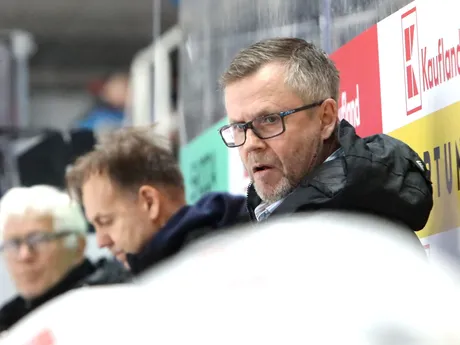 Na snímke hlavný tréner nórskej reprezentácie Sjur Robert Nilsen počas zápasu Vianočného Kaufland Cupu v hokeji Slovensko - Nórsko v Banskej Bystrici.