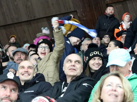 Na snímke slovenskí fanúšikovia počas zápasu Vianočného Kaufland Cupu v hokeji Slovensko - Nórsko v Banskej Bystrici.