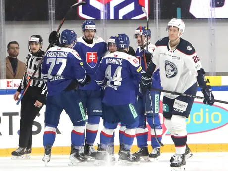 Na snímke zľava gólová radosť Slovenska počas zápasu Vianočného Kaufland Cupu v hokeji Slovensko - Nórsko v Banskej Bystrici.