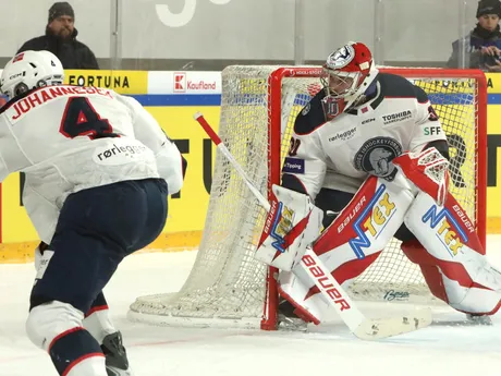 Na snímke brankár Nórska Tobias Normann počas zápasu Vianočného Kaufland Cupu v hokeji Slovensko - Nórsko v Banskej Bystrici.