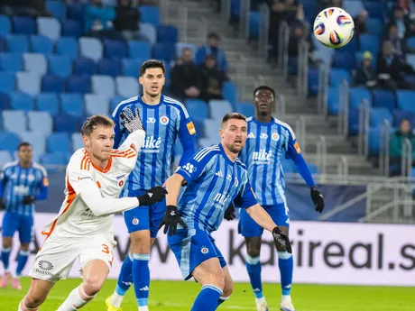 Zľava Lukáš Fila (Ružomberok), Marko Tolič a Róbert Mak (obaja Slovan) 