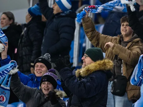 Fanúšikovia ŠK Slovan Bratislava sa tešia z gólu