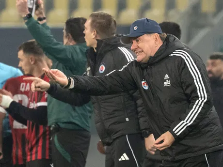 Na snímke tréner tímu Slovana Vladimír Weiss st. počas stretnutia 5. kola ligovej fázy Konferenčnej ligy UEFA FK Škendija Tetovo - ŠK Slovan Bratislava.