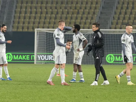 Na snímke hráči Slovana po ukončení stretnutia 5. kola ligovej fázy Konferenčnej ligy UEFA FK Škendija Tetovo - ŠK Slovan Bratislava.