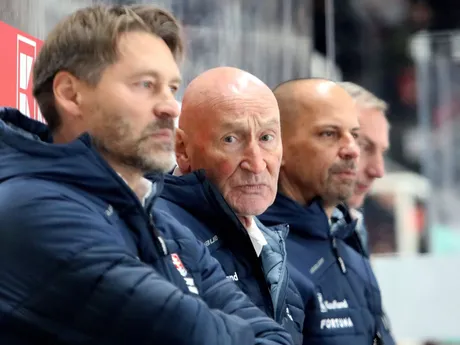 Hlavný tréner slovenskej hokejovej reprezentácie Vladimír Országh a tréner slovenskej hokejovej reprezentácie Craig Ramsay.