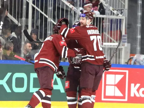 Gólová radosť Lotyšska počas zápasu Vianočného Kaufland Cupu v hokeji Slovensko - Lotyšsko.