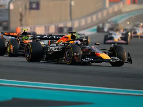 Max Verstappen počas Veľkej ceny Abú Zabí 2025