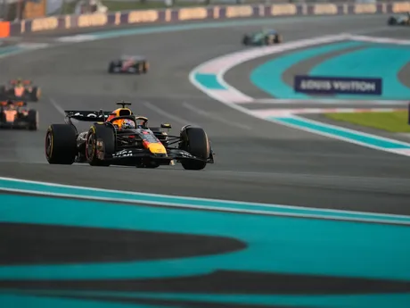 Max Verstappen počas Veľkej ceny Abú Zabí 2025