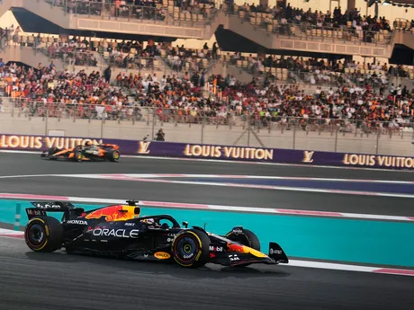 Max Verstappen počas Veľkej ceny Abú Zabí 2025