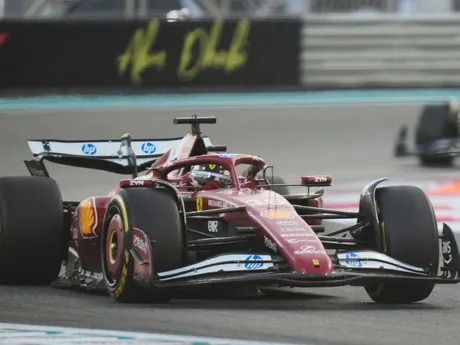 Charles Leclerc počas Veľkej ceny Abú Zabí 2025