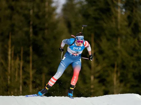 Deedra Irwinová počas šprintu v rakúskom Hochfilzene.