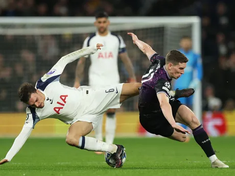 Moment so zápasu 6. kola hlavnej fázy Ligy majstrov Tottenham Hotspur a Slavia Praha.