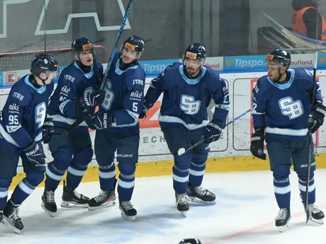 Hráči Slovana sa tešia z gólu