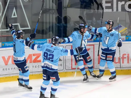 Na snímke hráči Nitry sa tešia z gólu v zápase 28. kola hokejovej Tipsport ligy HK Nitra - HK Dukla Trenčín.