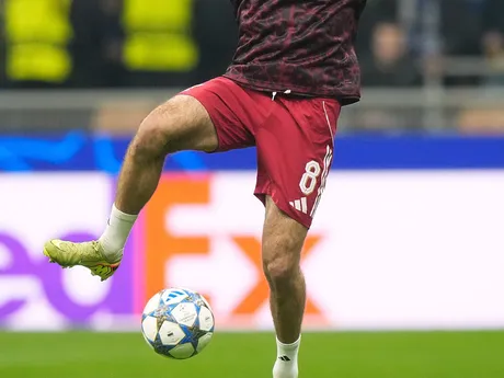 Dominik Szoboszlai počas rozcvičky pred zápasom 6. kola ligovej fázy Ligy majstrov Inter Miláno - Liverpool.