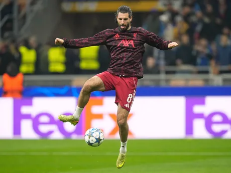 Dominik Szoboszlai počas rozcvičky pred zápasom 6. kola ligovej fázy Ligy majstrov Inter Miláno - Liverpool.