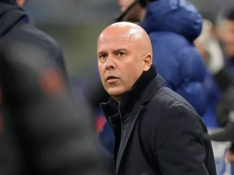 Tréner Liverpoolu Arne Slot v zápase 6. kola ligovej fázy Ligy majstrov Inter Miláno - Liverpool.