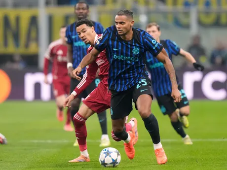 Manuel Akanji v zápase 6. kola ligovej fázy Ligy majstrov Inter Miláno - Liverpool.
