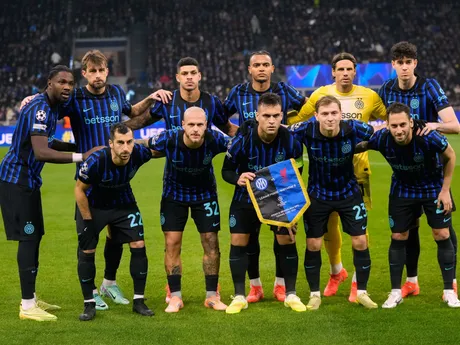 Hráči Intera Miláno pred zápasom 6. kola ligovej fázy Ligy majstrov Inter Miláno - Liverpool.