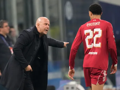 Arne Slot v zápase 6. kola ligovej fázy Ligy majstrov Inter Miláno - Liverpool.