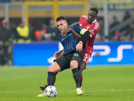 Ibrahima Konate (Liverpool) v zápase 6. kola ligovej fázy Ligy majstrov Inter Miláno - Liverpool.