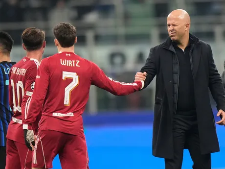 Arne Slot v zápase 6. kola ligovej fázy Ligy majstrov Inter Miláno - Liverpool.