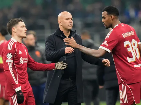 Arne Slot v zápase 6. kola ligovej fázy Ligy majstrov Inter Miláno - Liverpool.