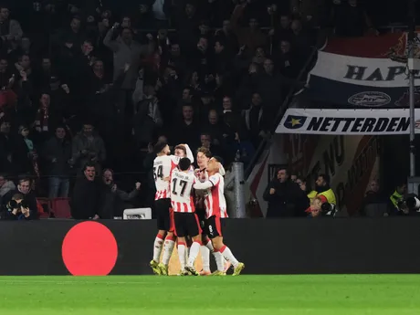 Momenty zo 6. kola hlavnej fázy Ligy majstrov medzi PSV Eindhoven a Atlético Madrid.