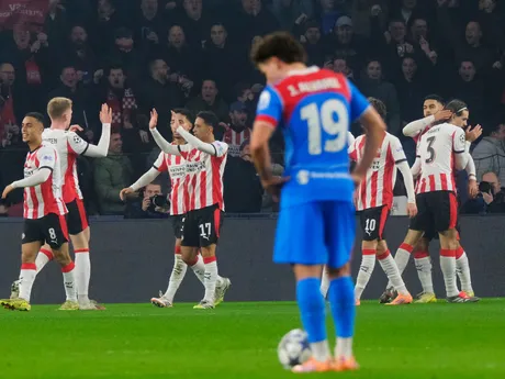 Momenty zo 6. kola hlavnej fázy Ligy majstrov medzi PSV Eindhoven a Atlético Madrid.