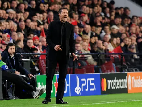 Momenty zo 6. kola hlavnej fázy Ligy majstrov medzi PSV Eindhoven a Atlético Madrid.