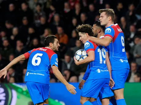 Momenty zo 6. kola hlavnej fázy Ligy majstrov medzi PSV Eindhoven a Atlético Madrid.