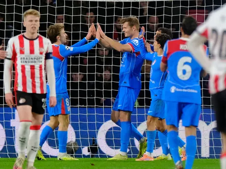 Momenty zo 6. kola hlavnej fázy Ligy majstrov medzi PSV Eindhoven a Atlético Madrid.