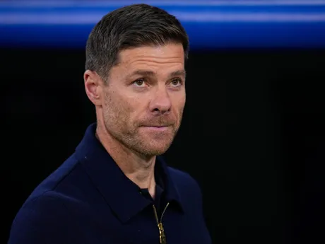 Xabi Alonso počas zápasu 6. kola hlavnej fázy Ligy majstrov medzi Realom Madrid a Manchestrom City.
