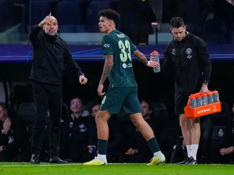 Nico O'Reilly počas zápasu 6. kola hlavnej fázy Ligy majstrov medzi Realom Madrid a Manchestrom City.