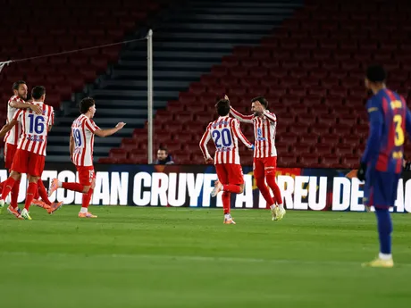 Alex Baena oslavuje gól v zápase FC Barcelona - Atlético Madrid 