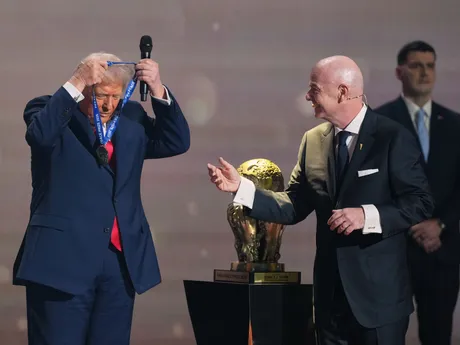 Donald Trump a Gianni Infantino počas žrebu základných skupín MS vo futbale 2026
