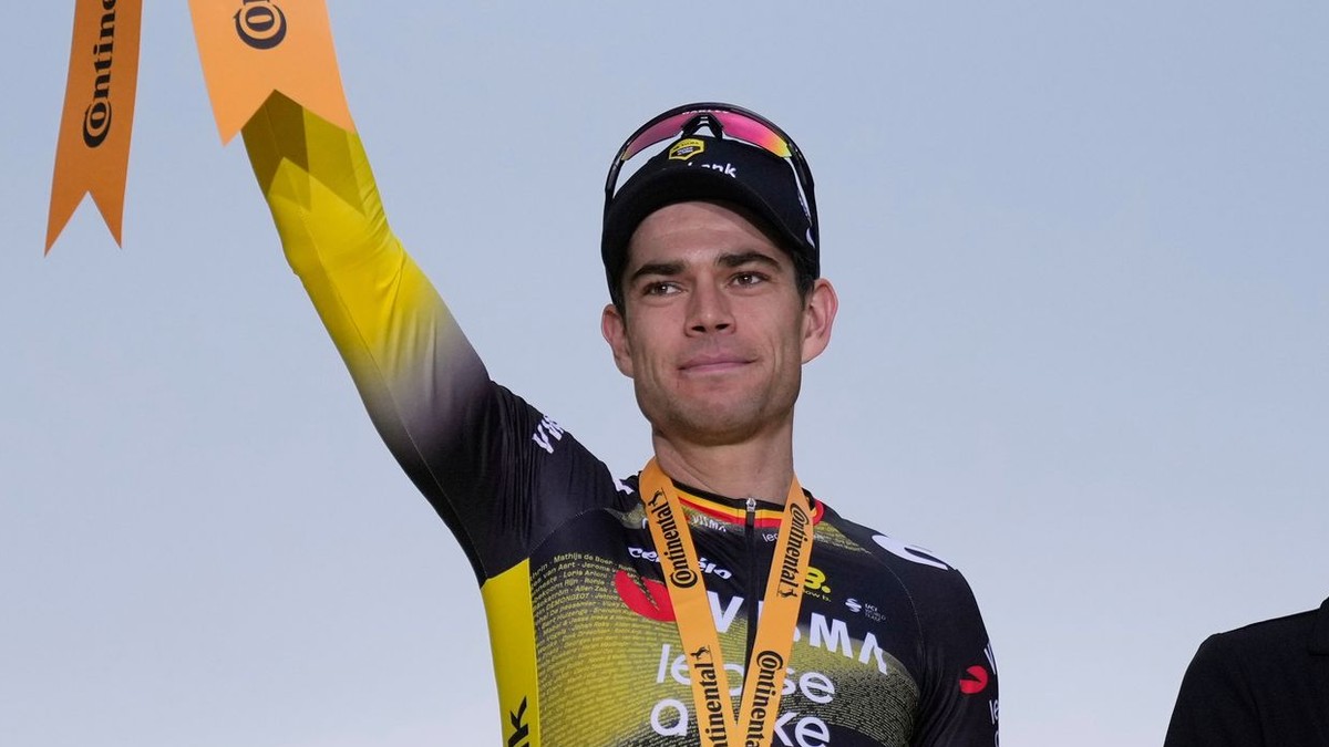 Belgický cyklista Wout van Aert po víťazstve v 21. etape Tour de France 2025.
