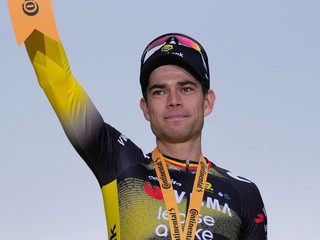 Belgický cyklista Wout van Aert po víťazstve v 21. etape Tour de France 2025.