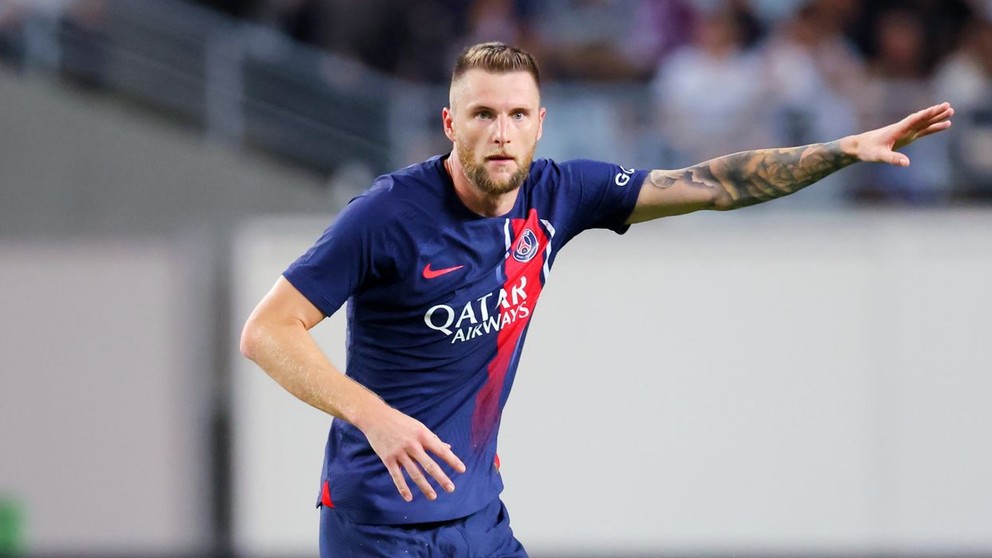 Slovenský obranca Milan Škriniar drese Paríža St. Germain.