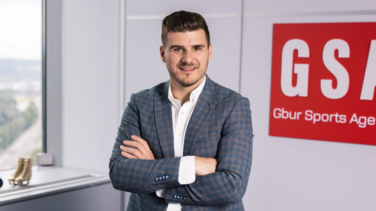 Hokejový agent Tomáš Gbúr.