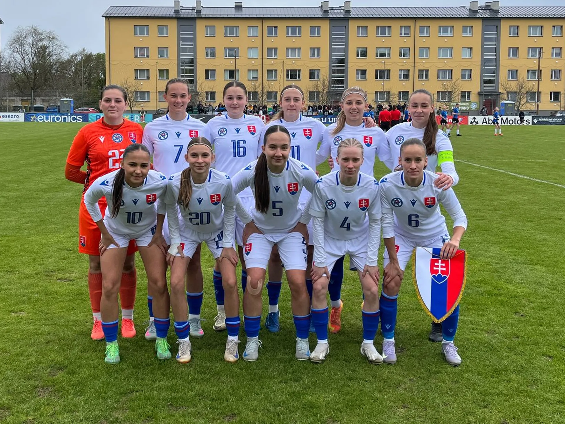 Základná zostava tímu WU16 pred zápasom Estónsko - Slovensko na UEFA Development turnaji v Estónsku (4.5.2025).