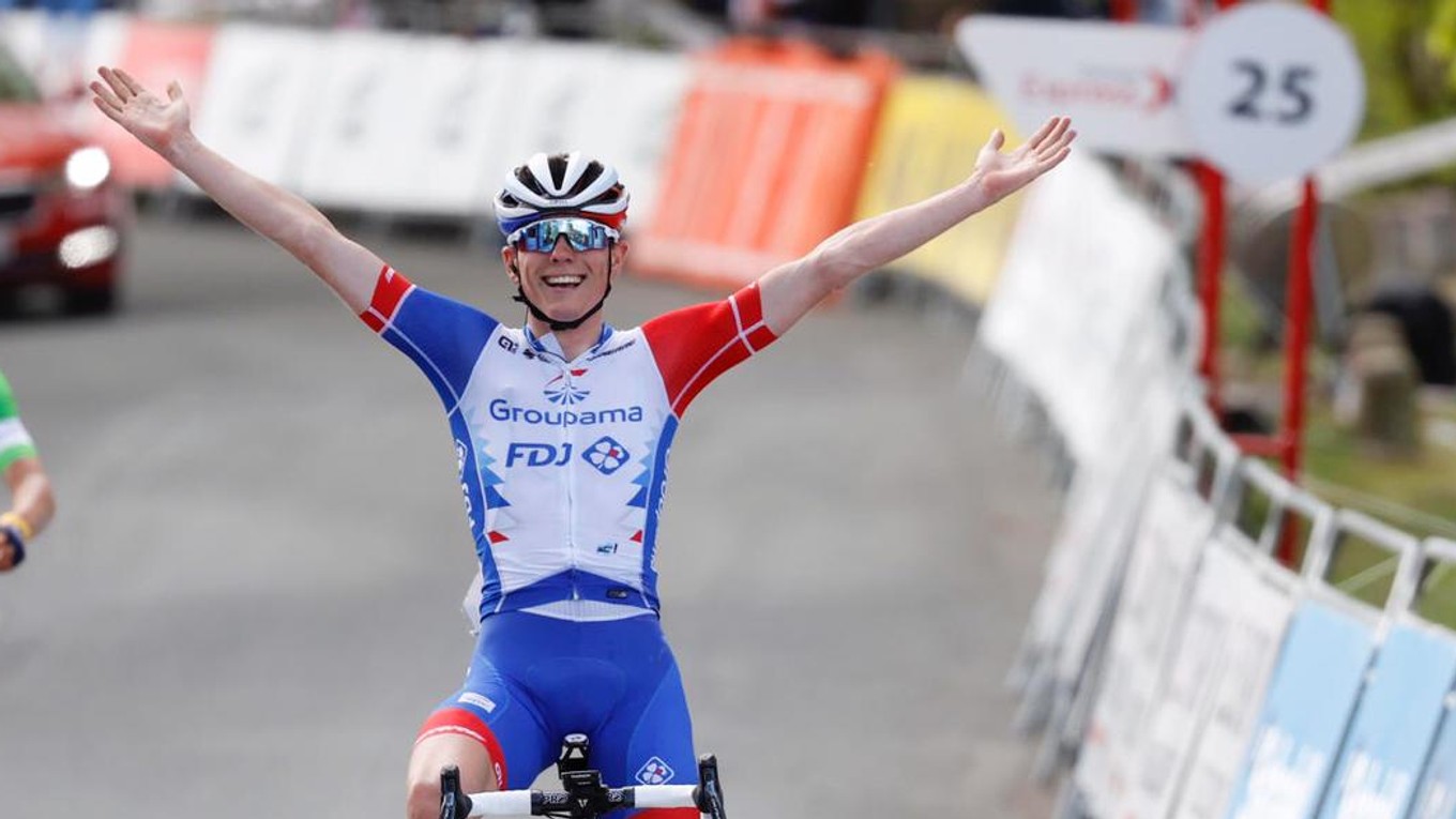 Primož Roglič prenechal etapové víťazstvo Davidovi Gaudovi. 